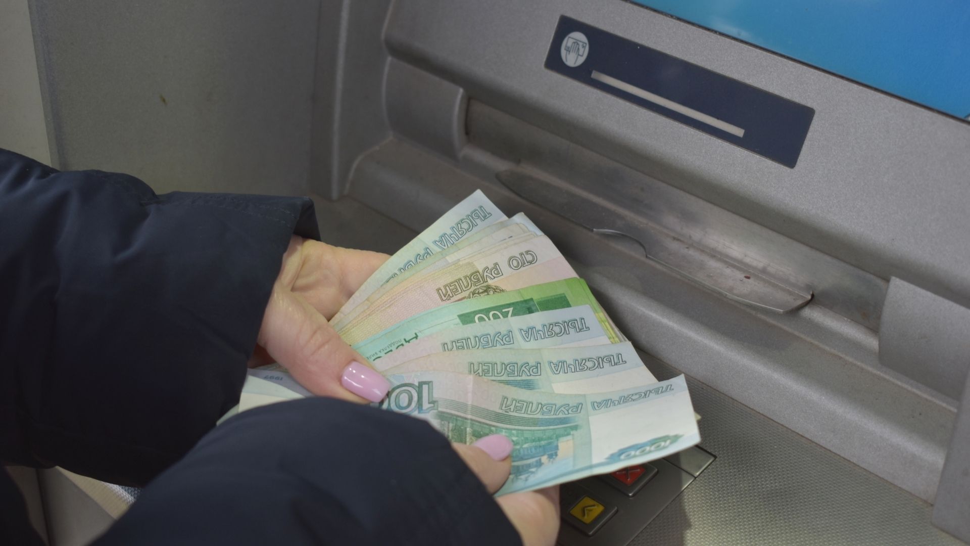 Once You Know This Sneaky ATM Rule, You’ll Never Tap the Same Way Again